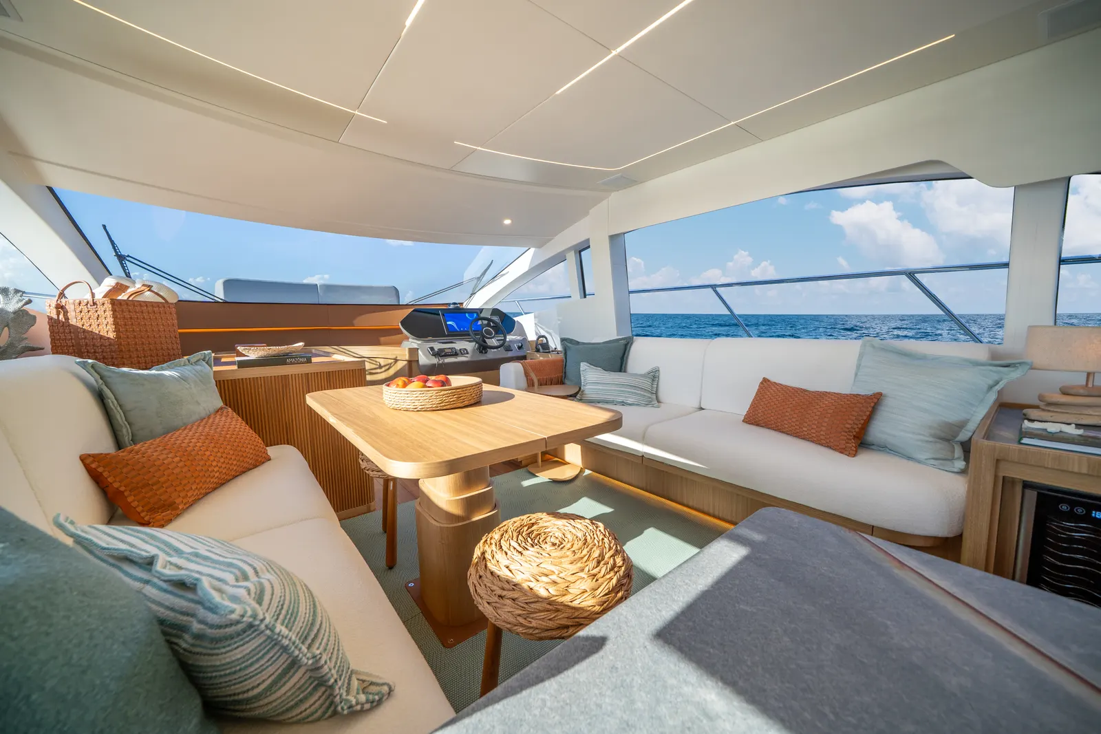 Intermarine 60 — o interior, fotografia de acervo do estaleiro