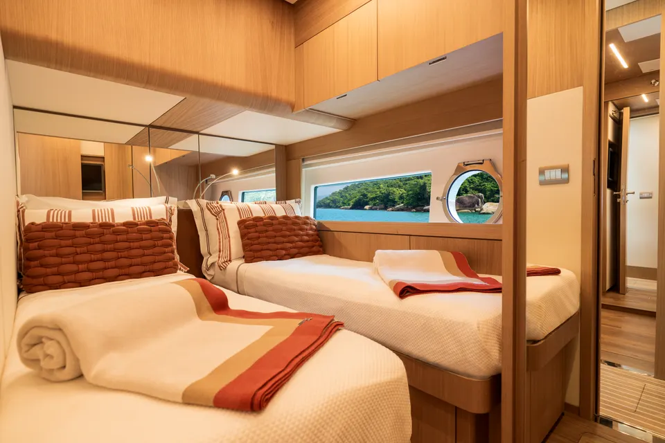 Intermarine 70 — foto 28 de 31
