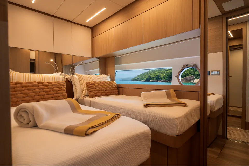 Intermarine 70 — foto 30 de 31